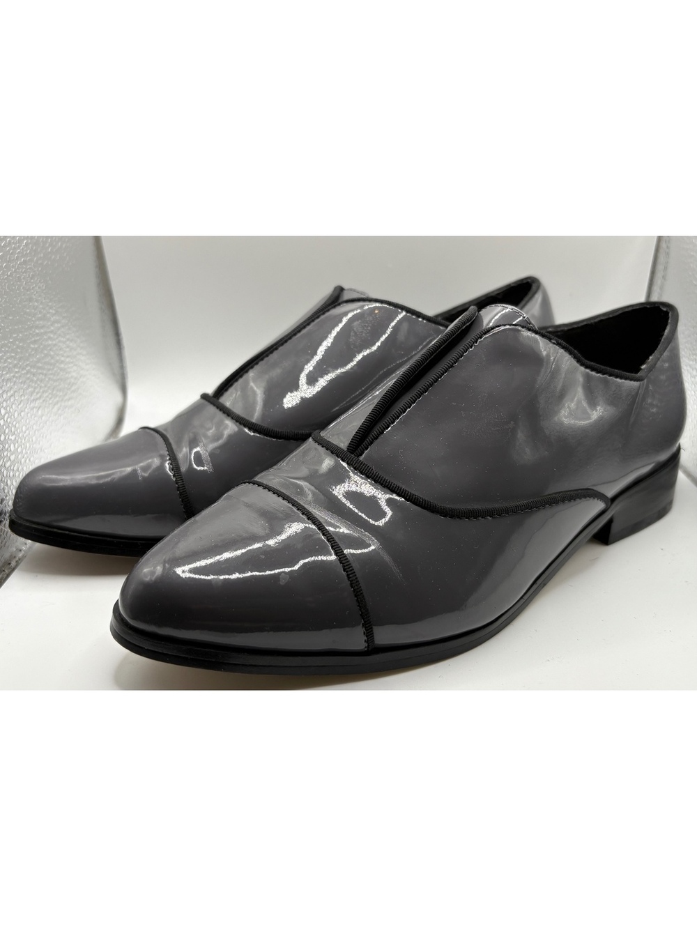 Saks Fifth Avenue Gray Patent Leather Slip-On Oxford Flats Women’s Size 8 M